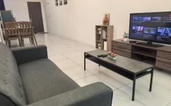 Bahagia Family House in Meritus