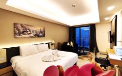 Genting EscapeColdStudio AT Ion Delemen