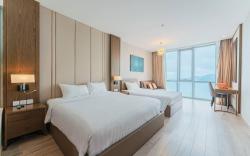 iSuperview 2 big beds Std gym, pool in center