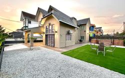 BNB Country Homestay, Rawang- 14 pax, pool, garden