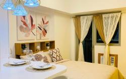 Azure North:Cozy Studio w/ Mt. Arayat View Balcony