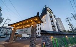 Seosan Heo & Jang Hanok Hotel Lake Park