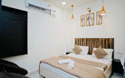 Hotel Paradise Stays Near Golden Temple