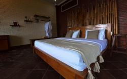 Superior Villa with view and open sky bathroom 