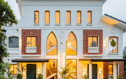ELIVAAS 3 BHK with Pvt Pool & Garden - Laguna Echo
