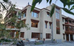 Hotel Ladakh Heights
