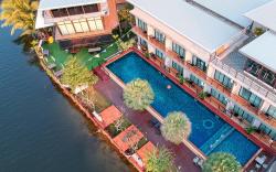 Phuengluang Riverside Hotel