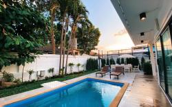 ChomTawan Banrublom pool villa house, rayong beach