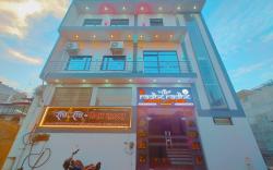 Shri Radhe Radhe Guest House In-front of Ram Janam Bhumi Main Gate