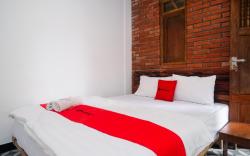 RedDoorz Syariah near Akmil Magelang