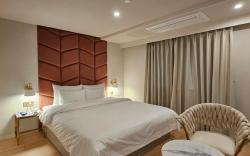 Busan Choeup Denbastar Hotel