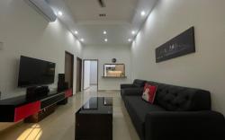Mutiara Rini Homestay by LongLong