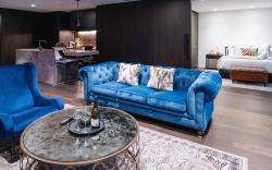 Luxury Melbourne CBD Apt in Iconic QT Building