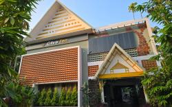 Clive Ten Athirapally