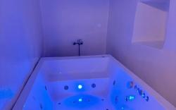 White Sand jacuzzi Suite