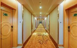 Vienna Hotel Chengdu Wenjiang Zhujiang Plaza Guanghua Park Metro Station