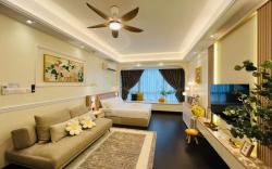 Comfy View Studio unit R&F Seine Region by ANJU