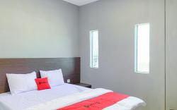RedDoorz Plus @ D San Residence Buah Batu