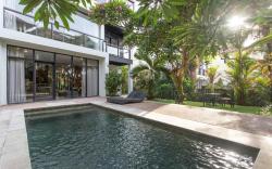 2BR DELUXE STUDIO+private pool in 75 from surfspot