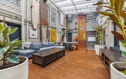 London Plane Backpackers