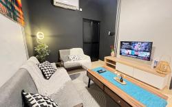 YOLO3 10PAX CentralTown Piano, PoolTable, Netflix