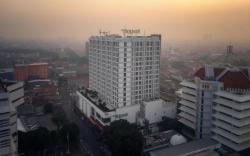 The Square Twin Suite Apartemen Service Netflix