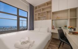 Ocean view Luxury apartment 2 bedrooms with pool.