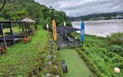 Riverside Villa with Terrace on Namhan River