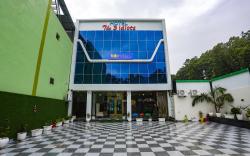 FabHotel The 3 Idiots