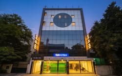 FabHotel Mona Continental - Nr. Laxmi Nagar IT Hub