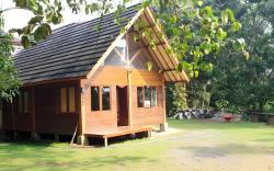 Rumah Kayu "Bunda" 2BR - 15 tamu - Lembah Nyiur