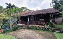 Saung Jiddah 3 BR - 15 tamu - Cisarua Puncak Bogor