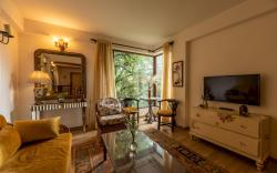 Lake Daze spacious 2bhk apartment in Nainital by Roamhome