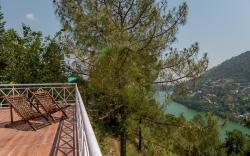 View Topia Bhimtal Lake View 2bhk Cottage by Roamhome