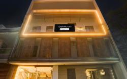 Super Townhouse Haibowal Chowk Near DMC