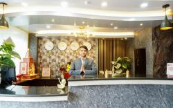 INDUS MOUNT ROYALE HOTEL - 100 Mts. from MALL