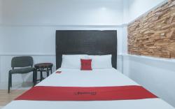 RedDoorz @ LFamili Hotel Boracay