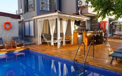 Kekik Alaçatı Otel Catina