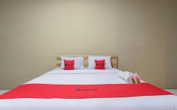 RedDoorz near Pantai Karang Hawu Pelabuhan Ratu
