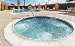 La Quinta Inn & Suites by Wyndham Fort Worth Eastchase