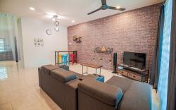 Serenity Family Stay  Ipoh 8 Pax
