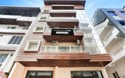 Super Townhouse Oak Tapovan