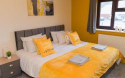 Luxury 5BR, 2BA Stay | Quiet & Free Parking