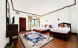 Vang Vieng Hana Mountainview Hotel & Travel)