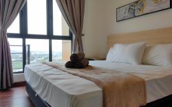 Sunset View Middle Floor KAvenue Private Room 3Pax