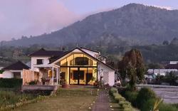 Villa Gatsby on Buyan - Beautiful Villa in Bedugul