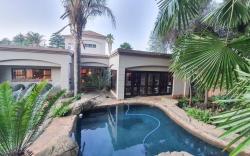 Or Tambo Airport Holiday Home