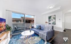 KozyGuru | Harris Park | Charming 1R Two-story Apt