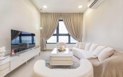 Pure White Home 8pax M Vertica MRT Infinity Pool