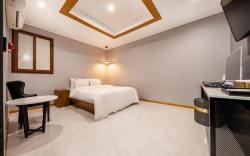 Jecheon Cats Hotel
